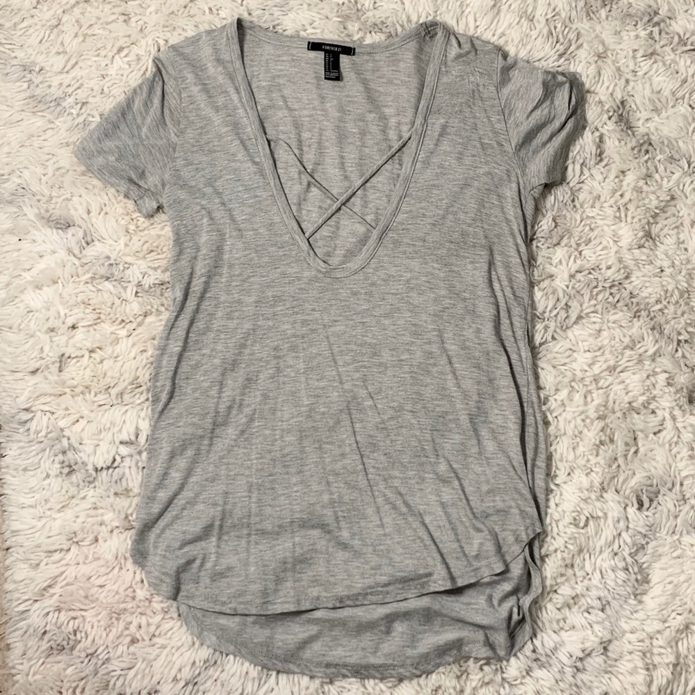 Criss cross neckline loose tee - Picture 6 of 7